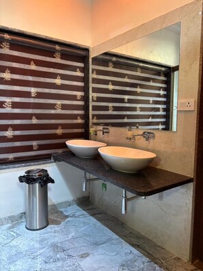 Shower, towels, soap, shampoo