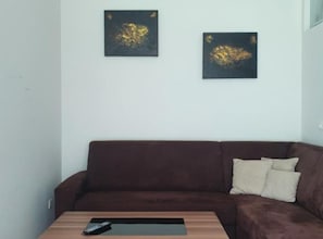 Apartment (one bedroom apartment) | Living room | 32-inch flat-screen TV with satellite channels