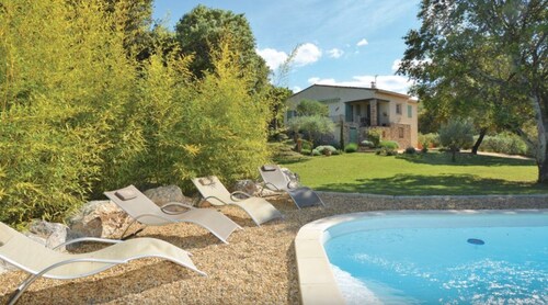 Air-conditioned Provencal villa with swimming pool