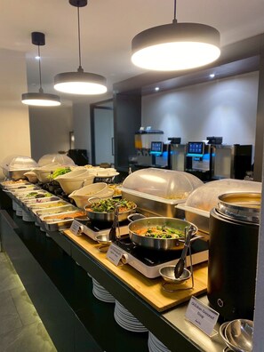 Free daily buffet breakfast