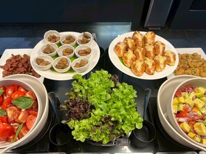 Free daily buffet breakfast