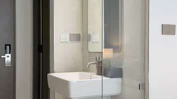 Kostenlose Toilettenartikel, Handtücher, Seife, Shampoo