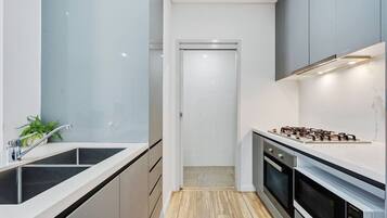 Fridge, microwave, oven, stovetop