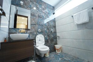 Camera tripla | Bagno | Pantofole