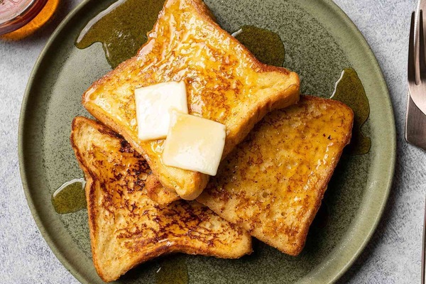 Daily cooked-to-order breakfast for a fee