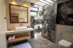 Deluxe Double Room | Bathroom