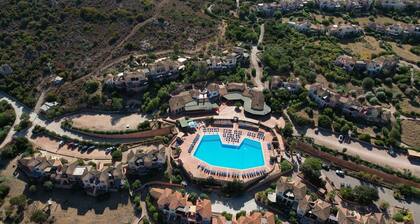 Canneddi Isola Rossa, unter der Ulme