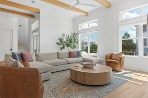 Smart TV, fireplace, offices - 5BR Home by 30A with Bikes, Large Kitchen, Multiple Balconies & Beach Access (Inlet Beach)