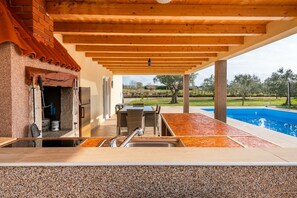 Pool - Beautiful Holiday Home in Novigrad (Novigrad)