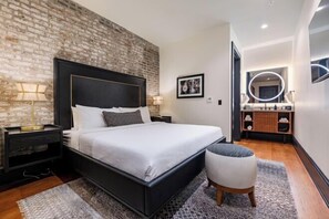 Room - 4BR Group Trip 2 Blocks from Bourbon St The Mayfair (New Orleans)