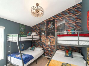 4 bedrooms, desk, iron/ironing board, travel cot - Castle Reeds Waterfront Pool Home 10mins to Disney (Kissimmee)