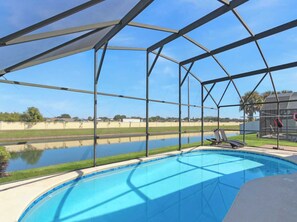Pool - Castle Reeds Waterfront Pool Home 10mins to Disney (Kissimmee)