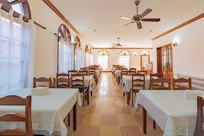 Free daily English breakfast - Domi Hotel (Siem Reap)