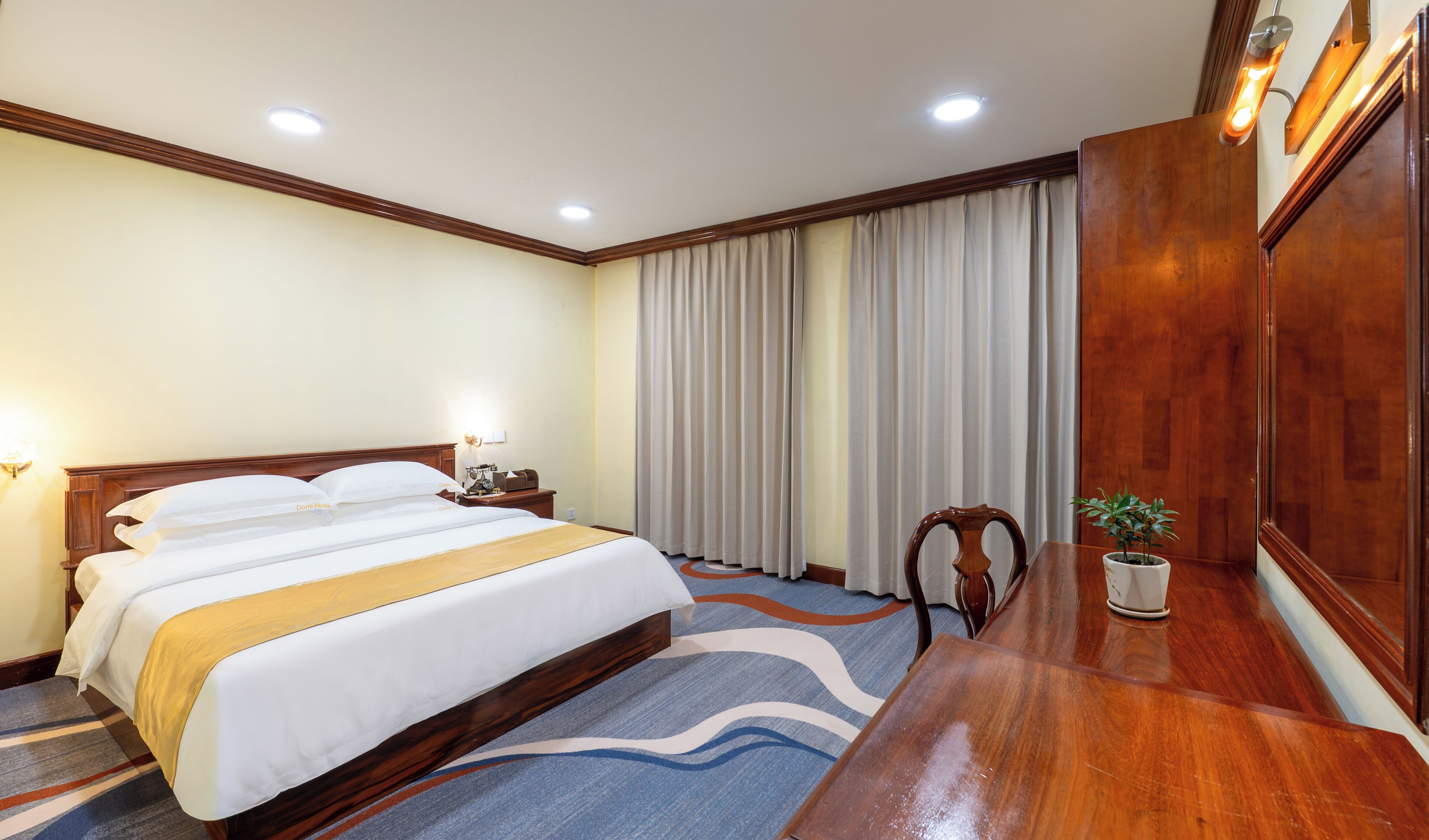 Chambre Double Deluxe, vue ville | Literie de qualité supérieure, surmatelas, bureau, Wi-Fi gratuit