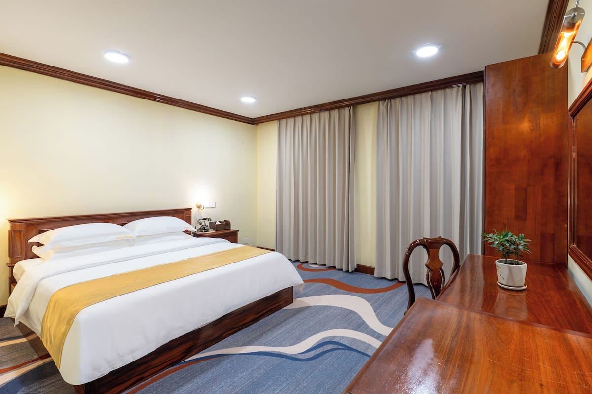 Deluxe Double Room, City View | Desk, cribs/infant beds, free WiFi, bed sheets