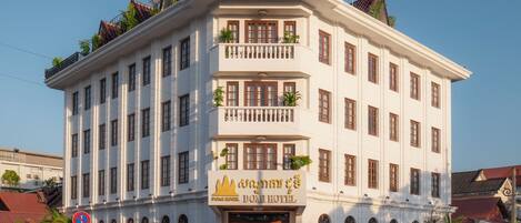 Vista frontal de la propiedad