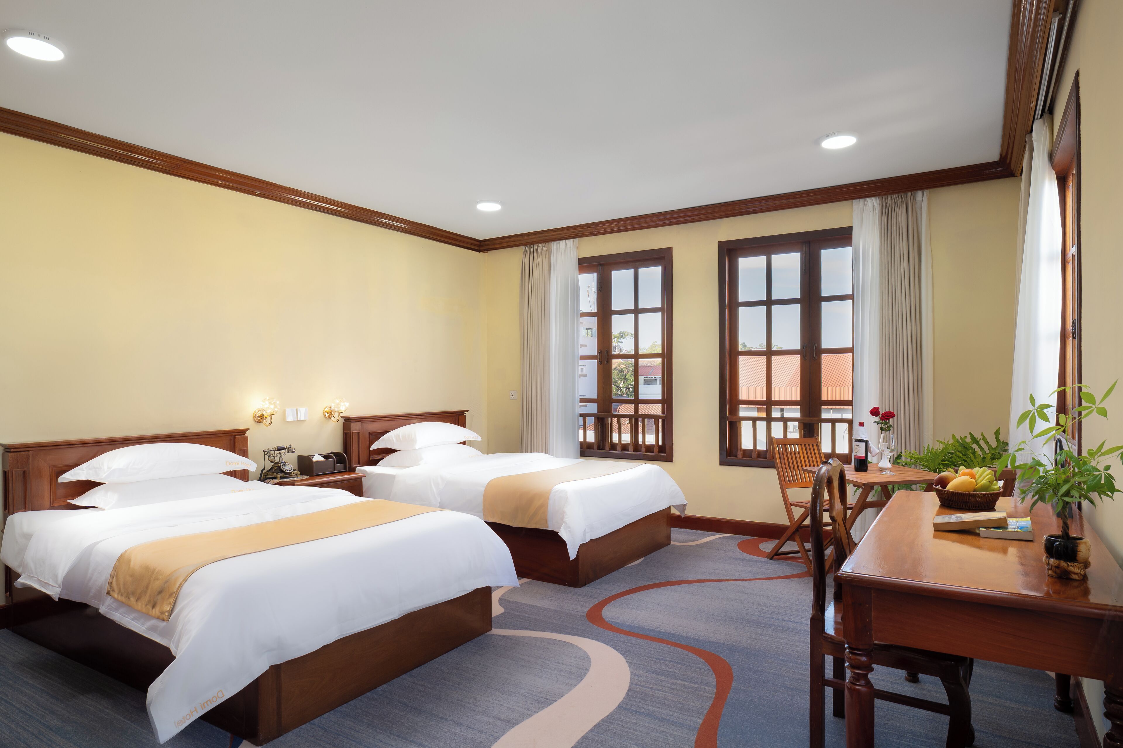 Domi Suite Twin | Premium bedding, pillowtop beds, desk, free WiFi