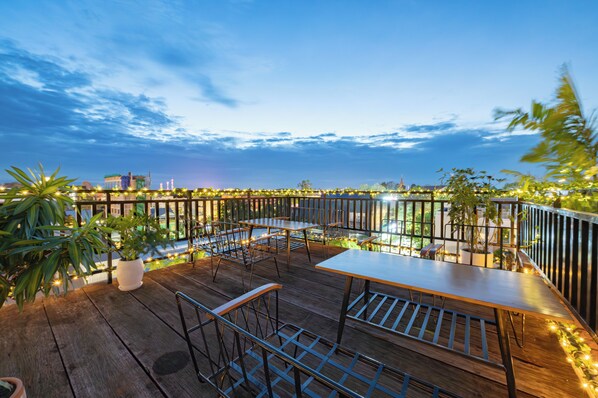 2 bars/lounges - Domi Hotel (Siem Reap)