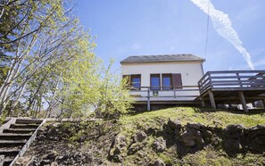 Exterior - Located in the village of Besse and Saint Anastaise (Besse-et-Saint-Anastaise)