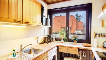 Køleskab, mikrobølgeovn, ovn, kogeplade