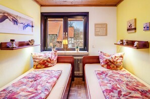 Iron/ironing board, WiFi - Apartment 'Bergblick' with Balcony and Wi-Fi (Bad Harzburg)