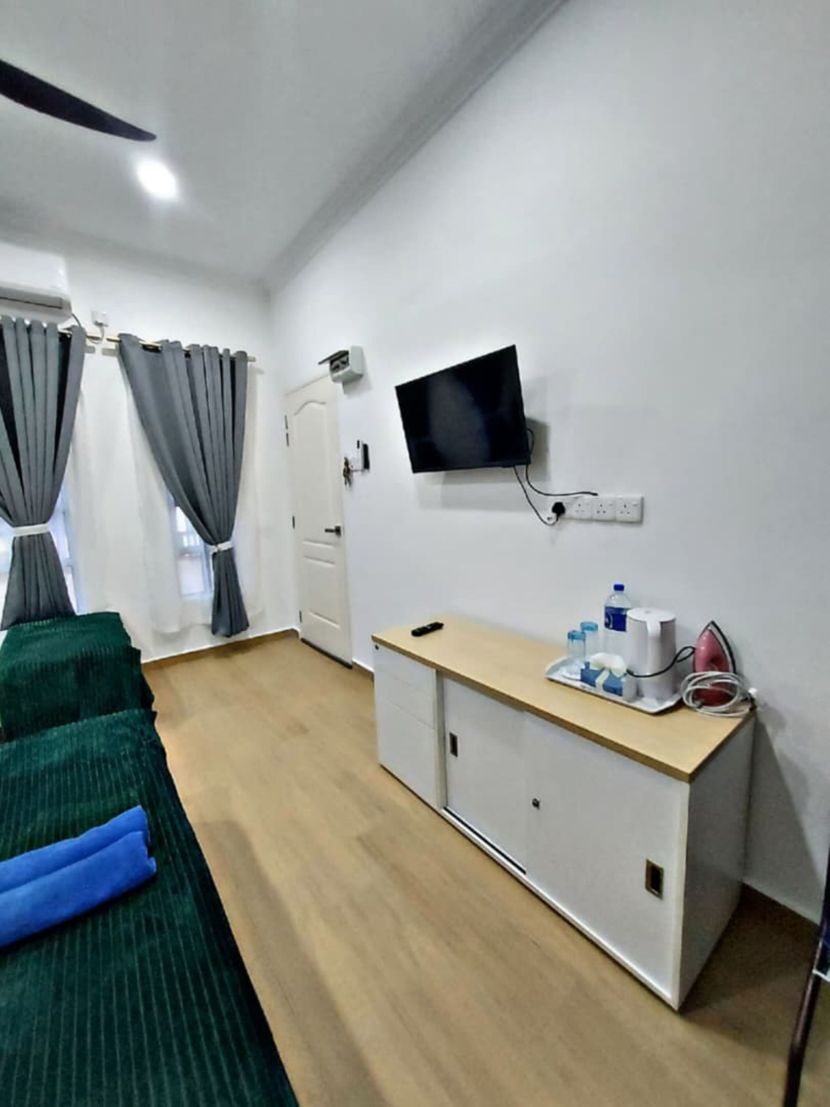 Iron/ironing board, free WiFi