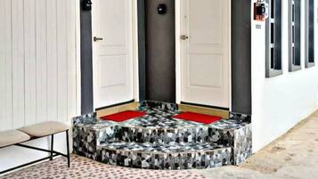 Deluxe Triple Room | Iron/ironing board, free WiFi