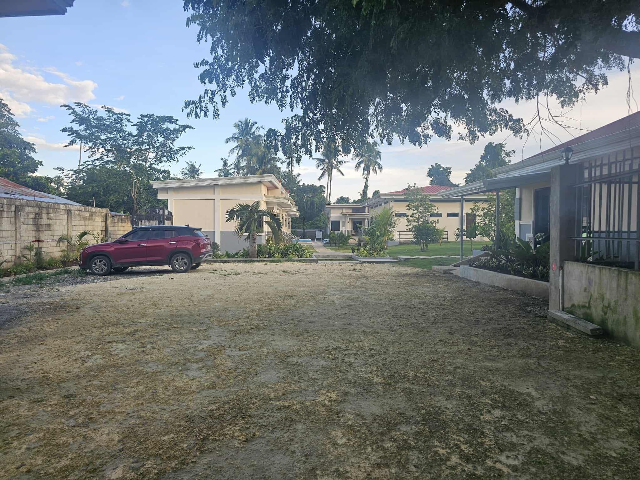 Parking sans voiturier (100 PHP par nuit)