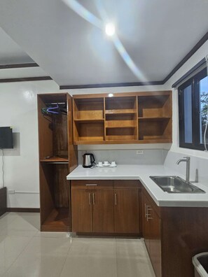 Chambre triple Deluxe | Cuisine privée