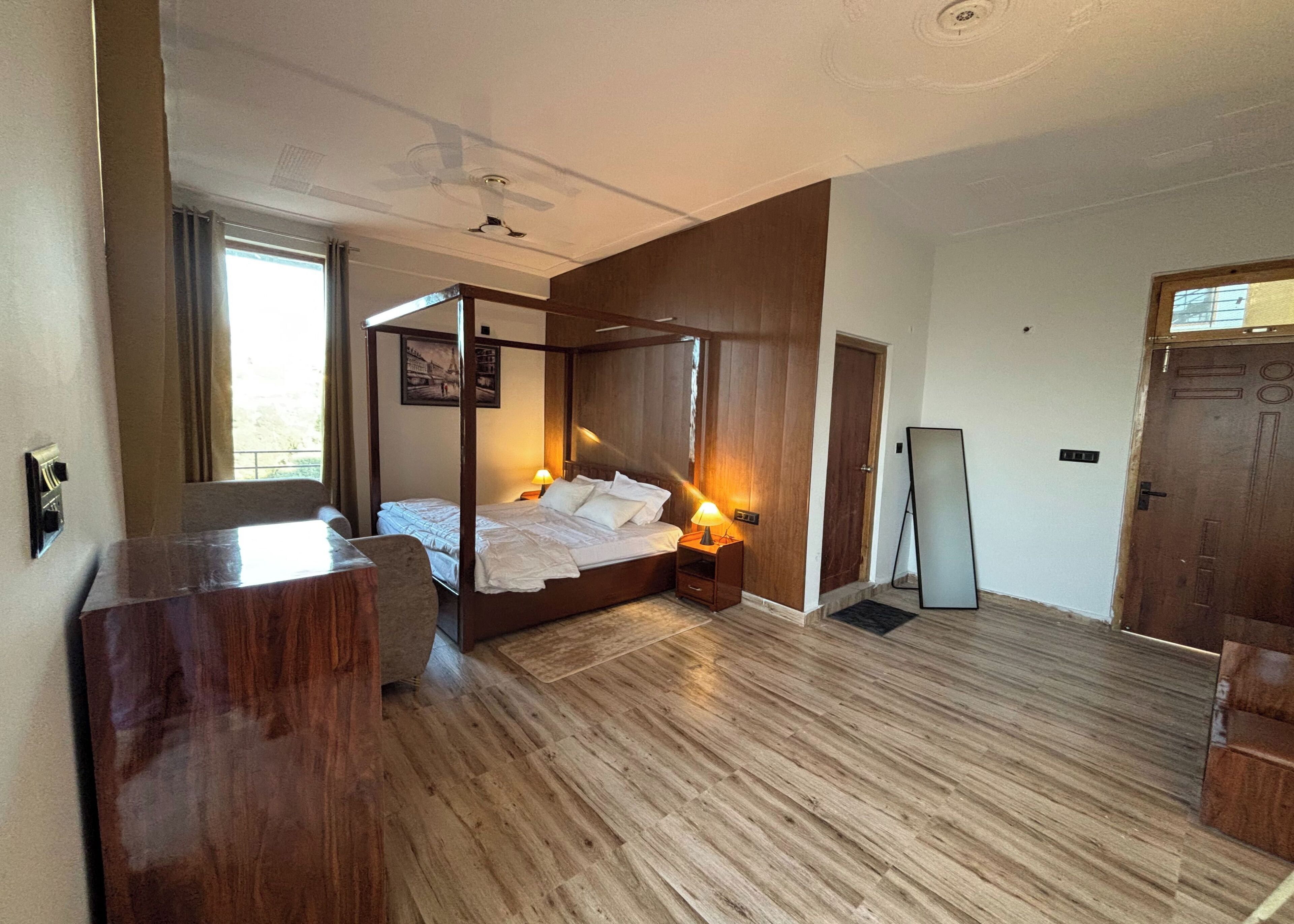 Laptop workspace, free WiFi