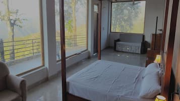 Classic Room, Mountain View | Laptop workspace, free WiFi