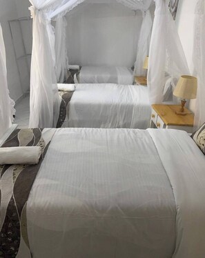 Iron/ironing board, WiFi, bed sheets