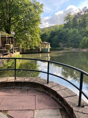 المنشأة من الخارج