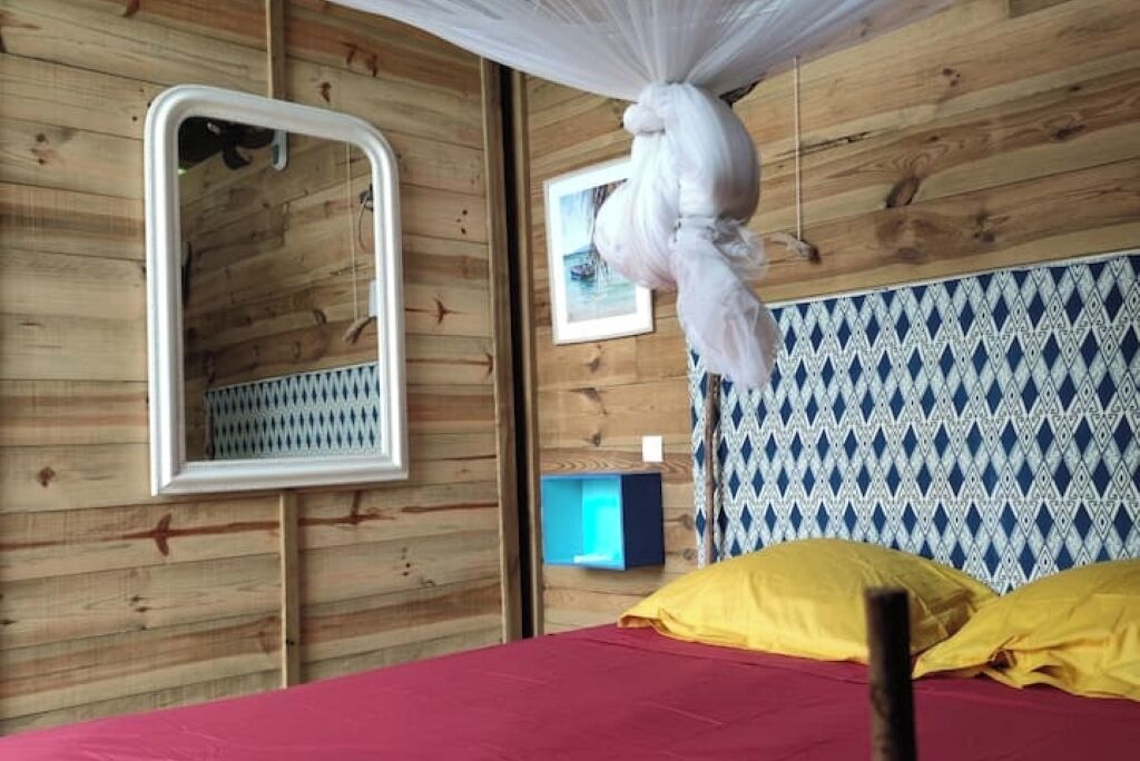 2 bedrooms, bed sheets