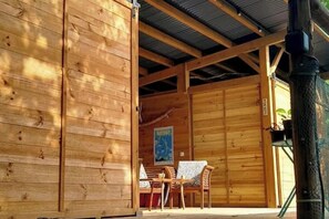 Outdoor dining - Cabin perched in the forest (Deshaies)