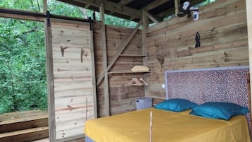 2 bedrooms, bed sheets