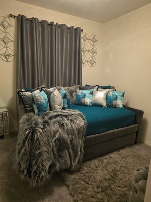 2 dormitoris, planxa i posts de planxar, wifi i roba de llit 