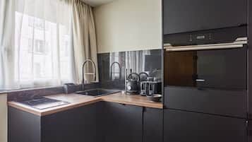 Réfrigérateur, micro-ondes, plaque de cuisson, lave-vaisselle