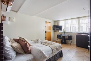 1 bedroom, desk, iron/ironing board, free WiFi