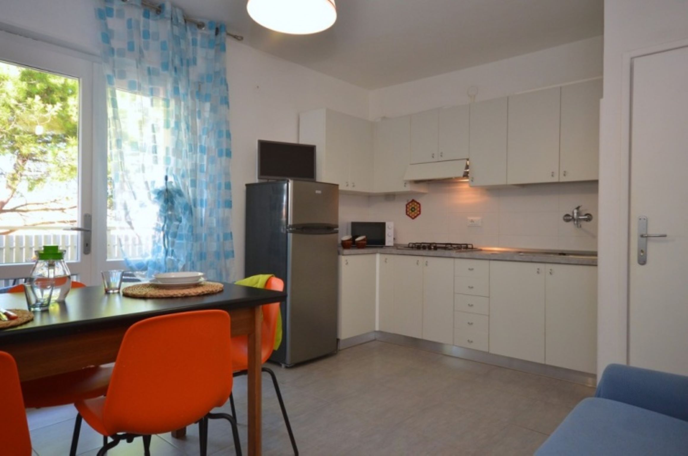 Fridge, microwave, stovetop, cookware/dishes/utensils