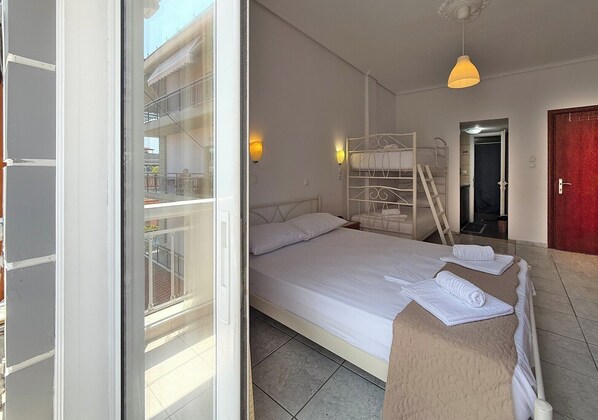 Iron/ironing board, WiFi, bed sheets - Meli Studio 304 – Comfort & Functionality for up to 4 Guest (Paralia)