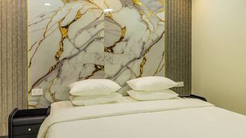 Strygejern/strygebræt, internetforbindelse, sengetøj