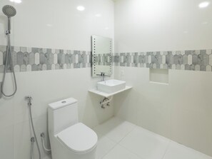 Hårtørrer, håndklæder, Sæbe, Toiletpapir