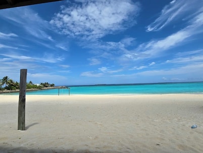 Gorgeous 7-bedroom house with AC in peaceful Shaviyani Atoll Milandhoo, Maldives