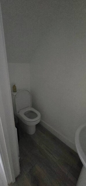 Shared Dormitory, 4 Bedrooms, Smoking | Bathroom