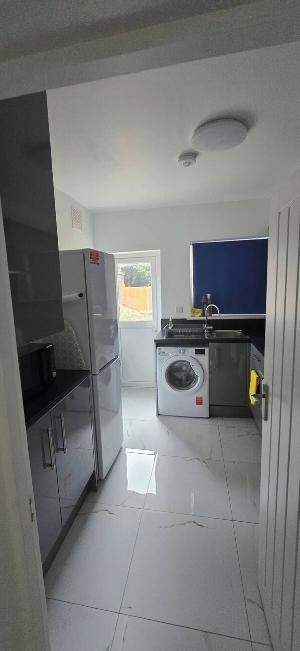 Shared Dormitory, 4 Bedrooms, Smoking | Laundry