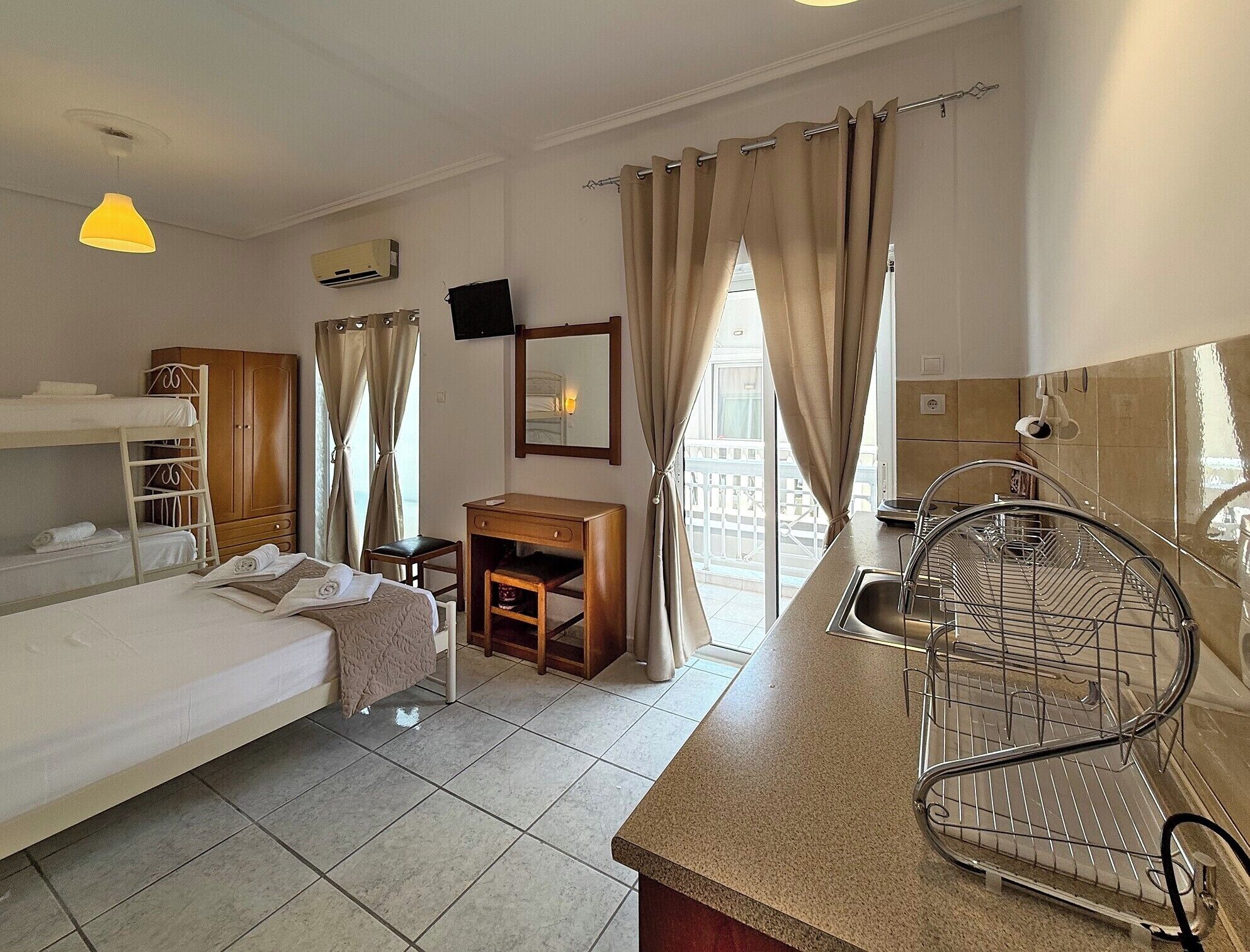 Fer et planche à repasser, Wi-Fi, literie fournie