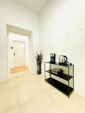 Leilighet – basic | Eget kjøkken | Kjøleskap, mikrobølgeovn, kokeplater og kjøkkenutstyr