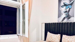 Basic Apartment - Elegant 4BR Apt Near Westbahnhof (Vienna)