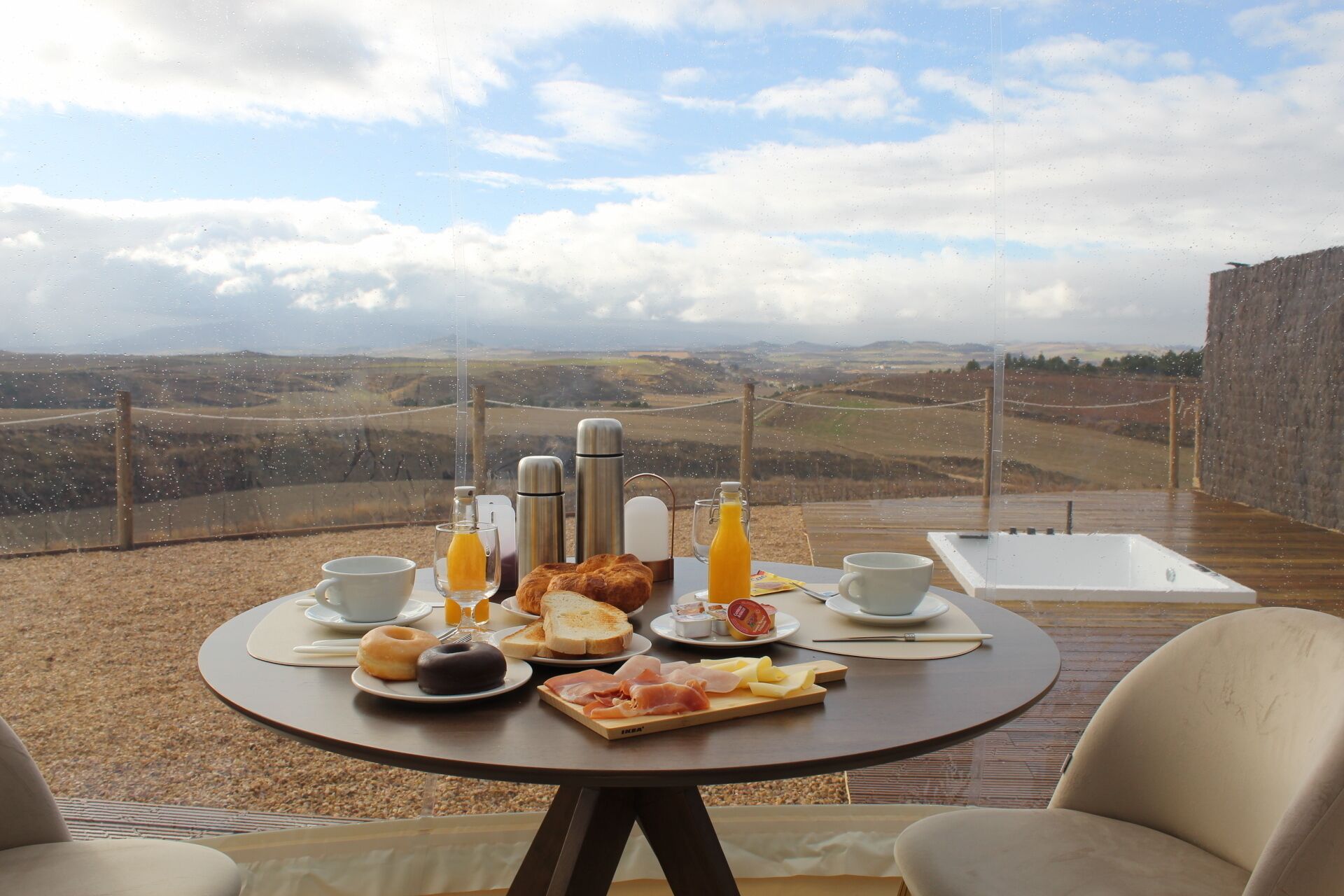 Petit déjeuner complet compris tous les jours